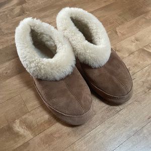 NEW Acorn Oh Ewe sheepskin slippers